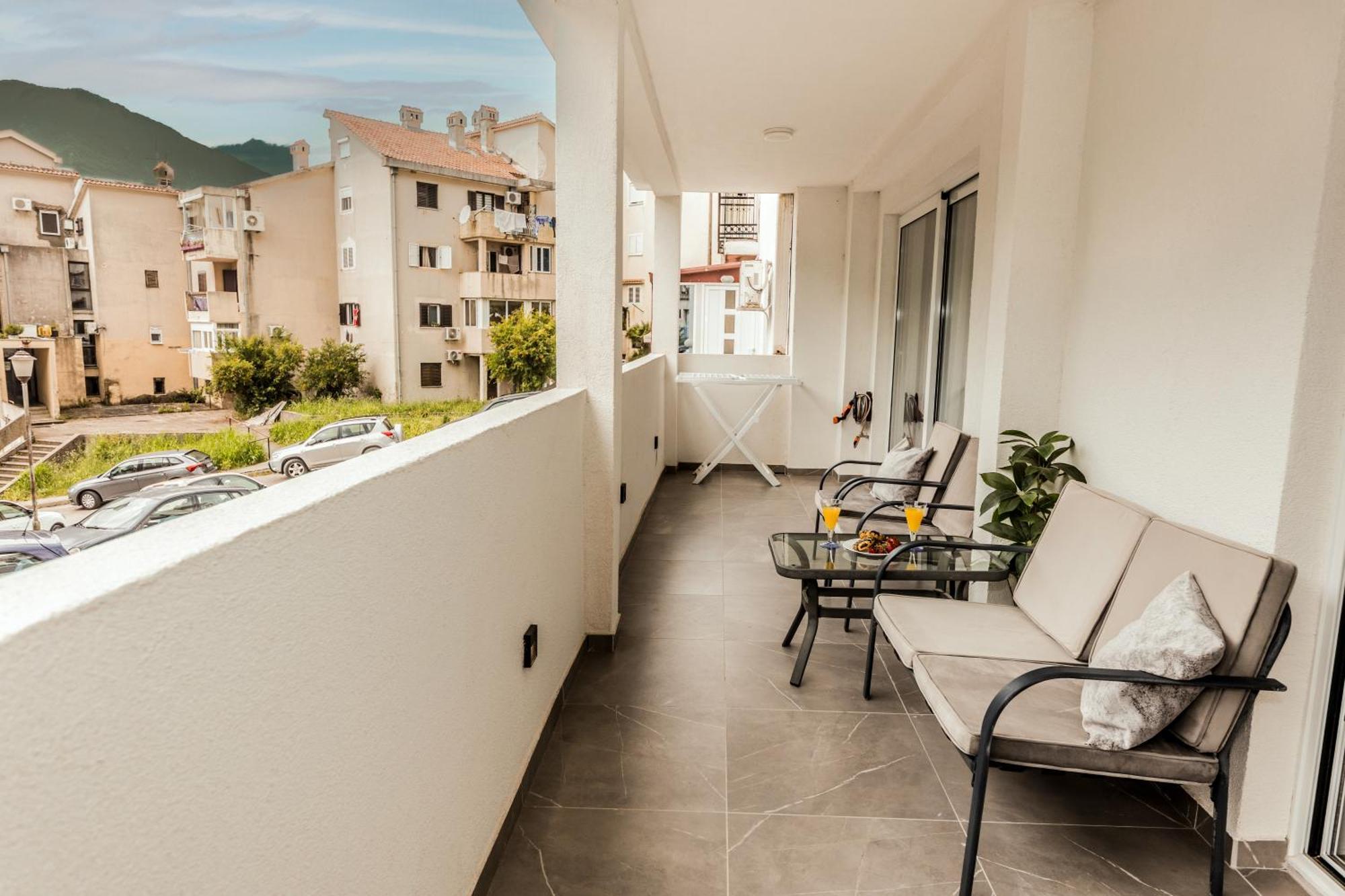 Paun Apartment Kotor Eksteriør billede