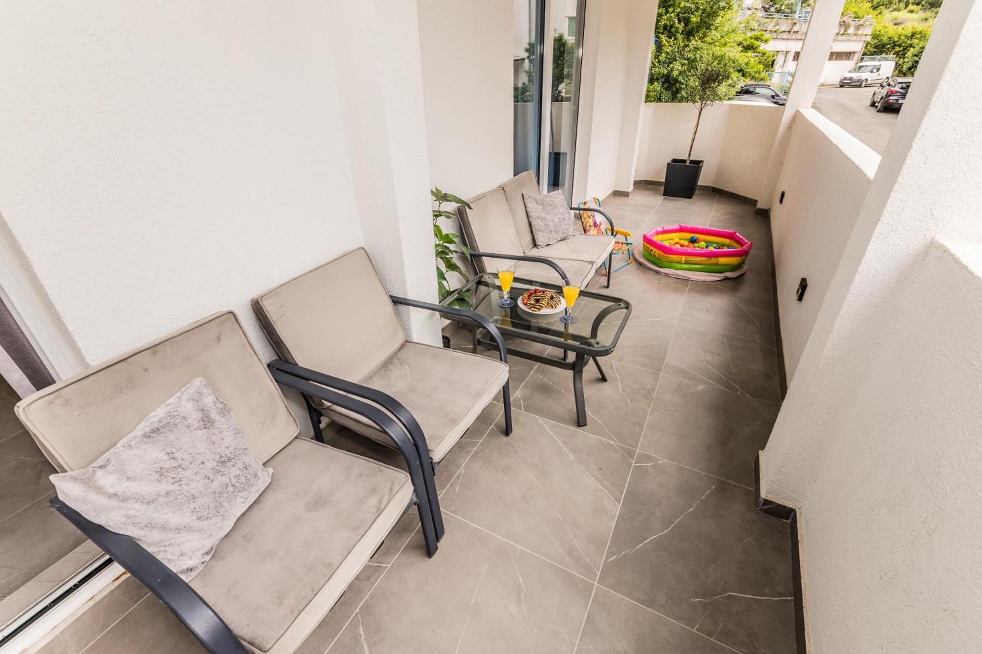 Paun Apartment Kotor Eksteriør billede
